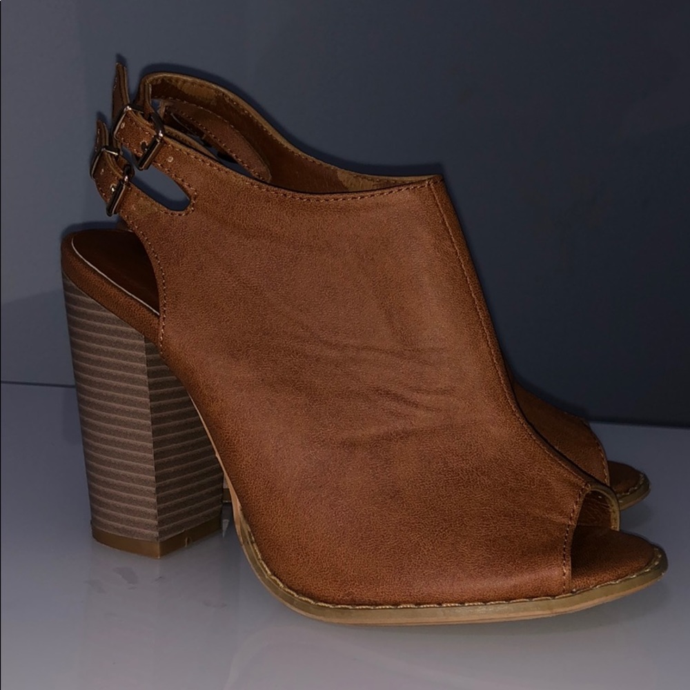 Camel color heeled sandals!